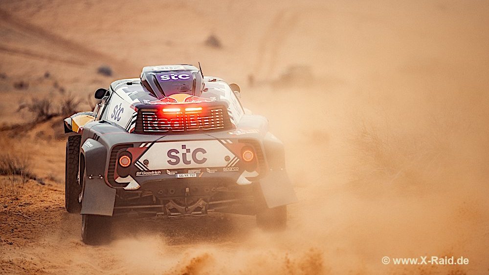 Staub- und Bremsleuchten bei der Rallye Dakar