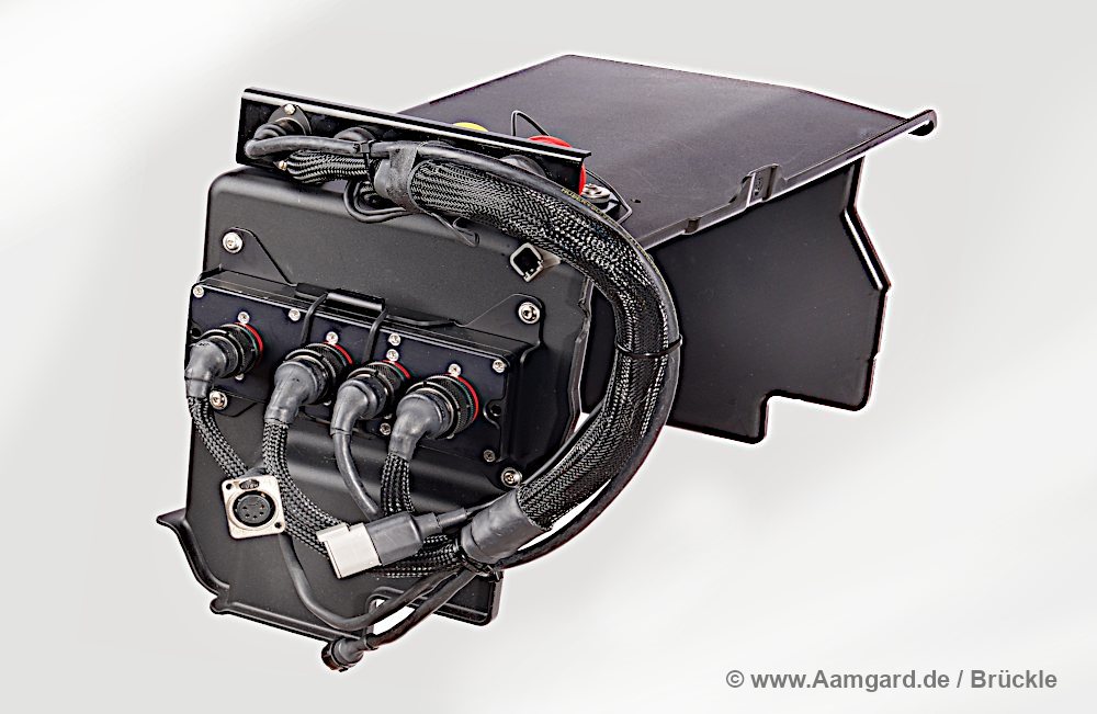 Motec-Stromverteilungsmodul PDM32 mit Verkabelung