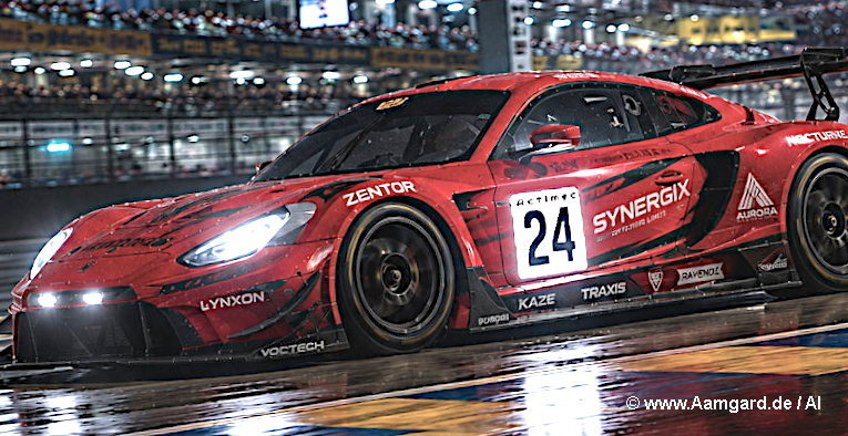 GT3-Rennwagen mit ultrahellen EL-Startnummernfolien